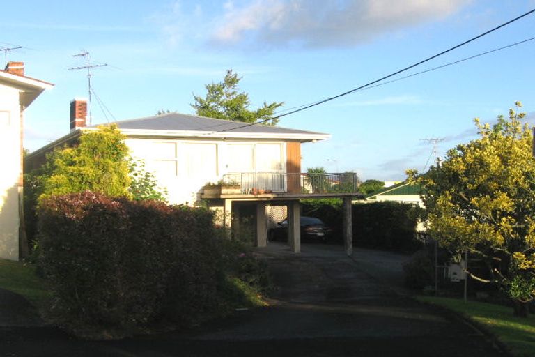 Photo of property in 24 Speedy Crescent, Hillcrest, Auckland, 0627