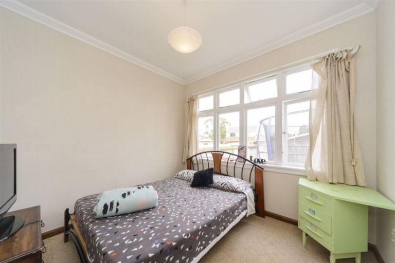 Photo of property in 77 Hillcrest Drive, Kelvin Grove, Palmerston North, 4414