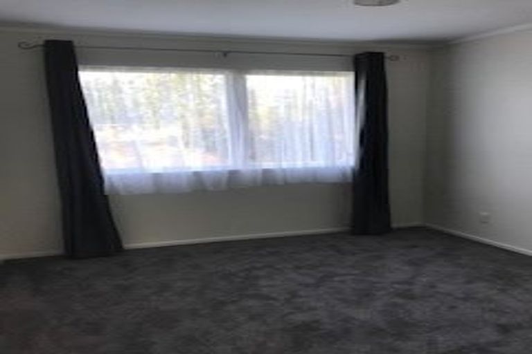 Photo of property in 33 Helleur Road, Massey, Auckland, 0614