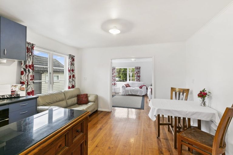 Photo of property in 6 Hollies Crescent, Johnsonville, Wellington, 6037