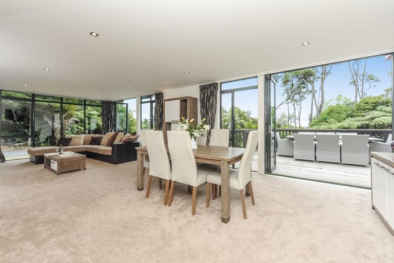 Photo of property in 14 Kopiko Road, Titirangi, Auckland, 0604