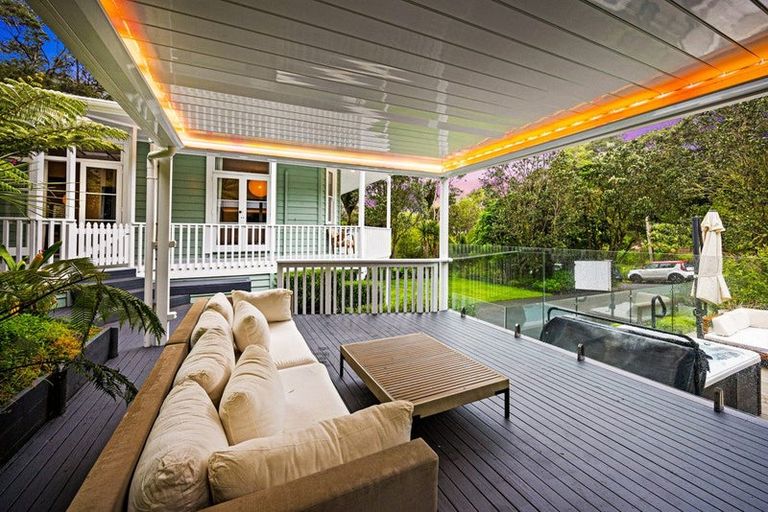 Photo of property in 1-9 Deirdre Place, Titirangi, Auckland, 0604