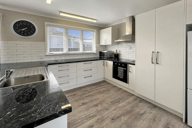 Photo of property in 4 Bristol Crescent, Roslyn, Palmerston North, 4414