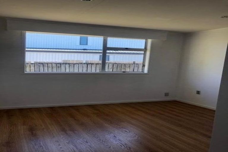 Photo of property in 184/84a Greenslade Crescent, Northcote, Auckland, 0627