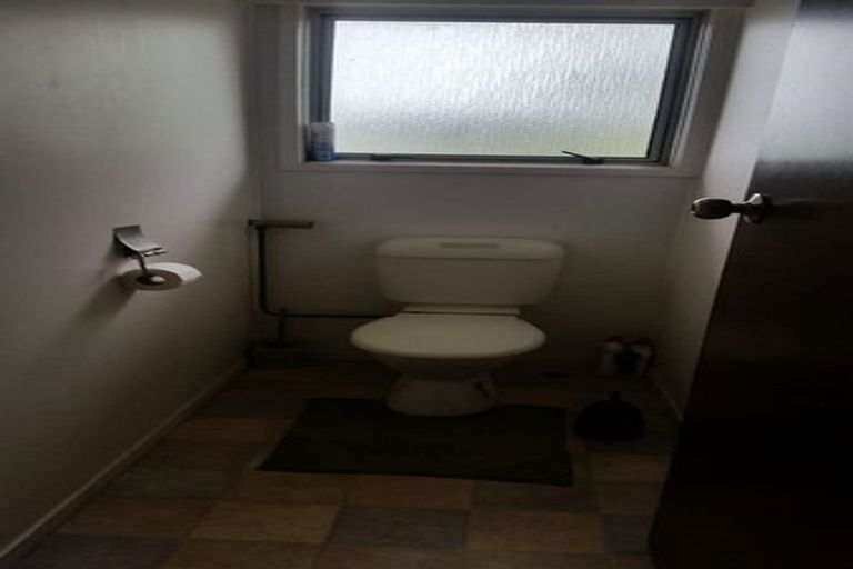 Photo of property in 940 East Coast Road, Northcross, Auckland, 0630