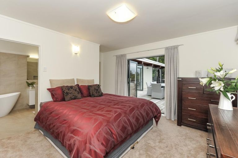 Photo of property in 14 Kopiko Road, Titirangi, Auckland, 0604