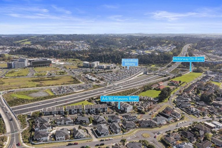 Photo of property in 4a/60 Masons Road, Oteha, Auckland, 0632