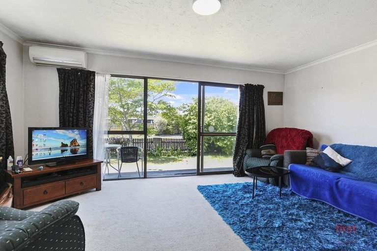 Photo of property in 71 Royal Park Drive, Parklands, Christchurch, 8083