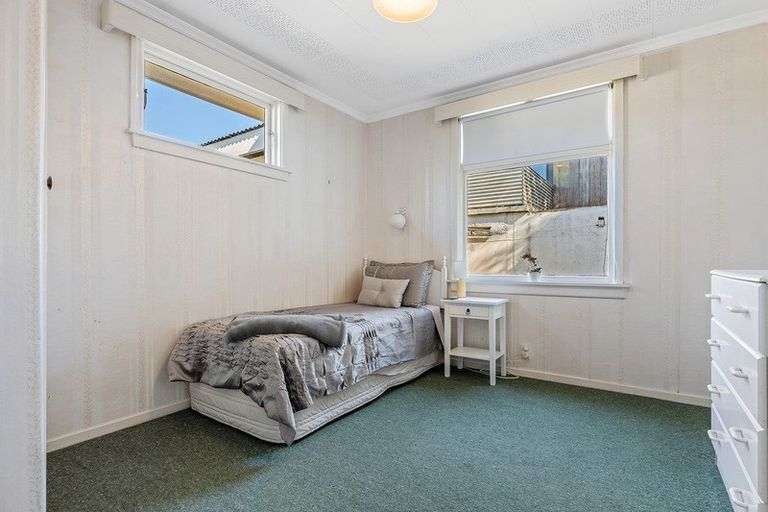 Photo of property in 19 Derrett Place, Saint Martins, Christchurch, 8022