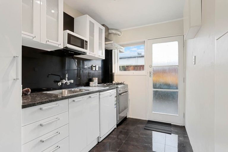 Photo of property in 11/5 Keeling Road, Henderson, Auckland, 0612