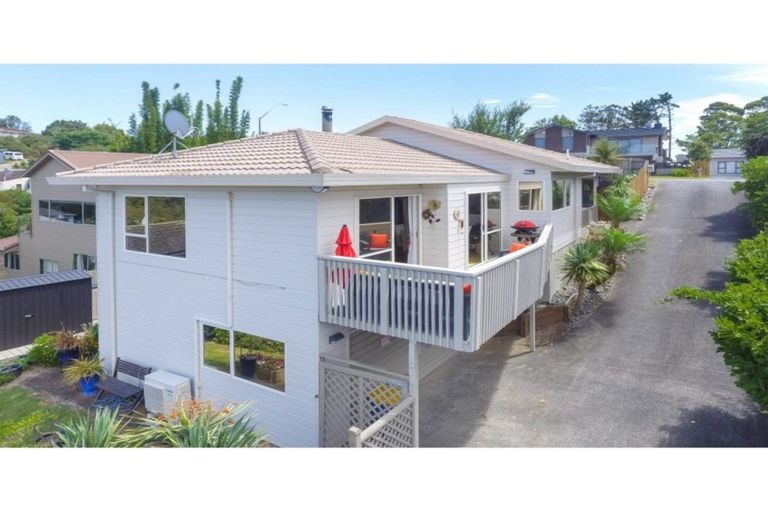 Photo of property in 272 Glamorgan Drive, Northcross, Auckland, 0630