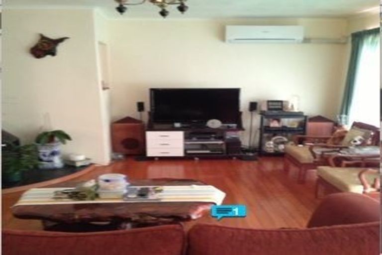 Photo of property in 1/1 Nea Place, Hillcrest, Auckland, 0627