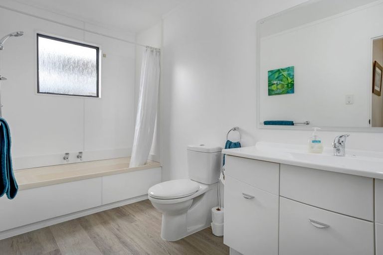 Photo of property in 27b Shackle Lane, Whitby, Porirua, 5024