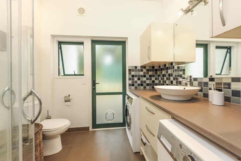 Photo of property in 14 Kopiko Road, Titirangi, Auckland, 0604