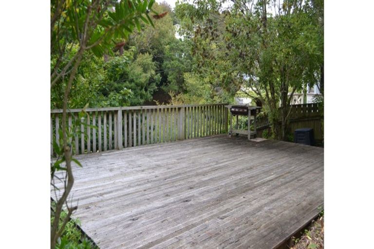 Photo of property in 2/106 Glenmore Street, Northland, Wellington, 6012