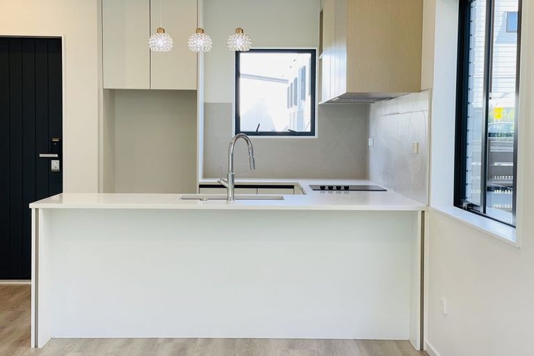 Photo of property in 27 Whiteywood Street, Westgate, Auckland, 0814
