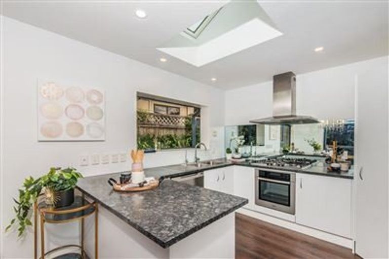 Photo of property in 3 Ring Lane, Paparangi, Wellington, 6037