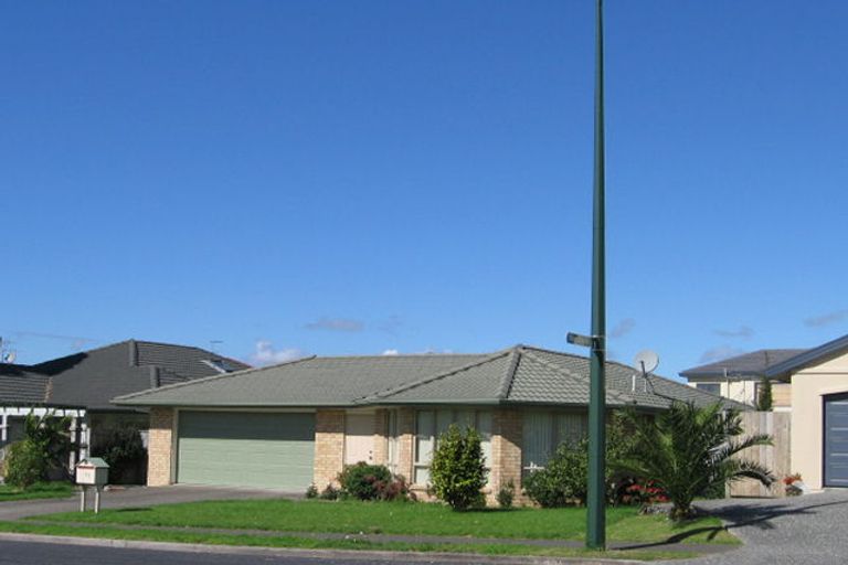 Photo of property in 37 Harbour View Road, Te Atatu Peninsula, Auckland, 0610