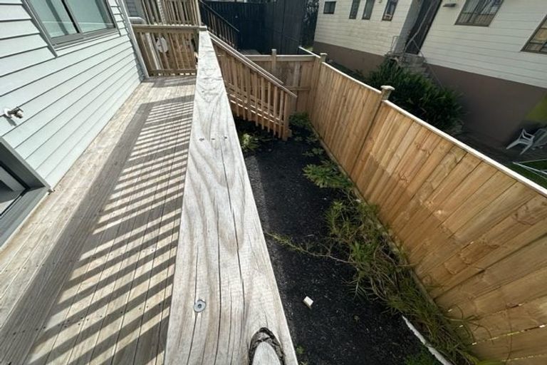 Photo of property in 7/11 Celeste Place, Totara Vale, Auckland, 0627