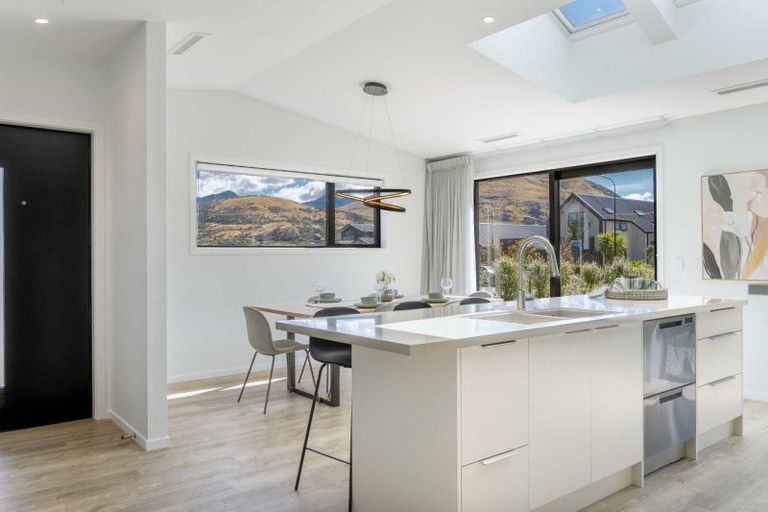 Photo of property in 39 Jack Hanley Drive, Jacks Point, Queenstown, 9371