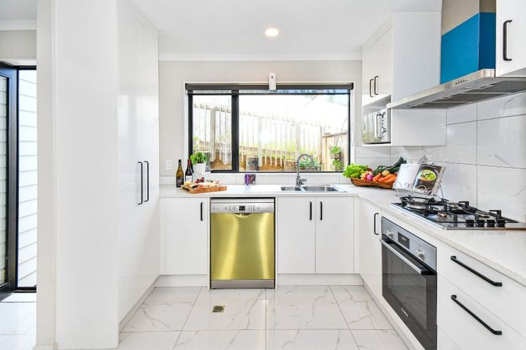 Photo of property in 27a Poruru Close, Papakura, 2110
