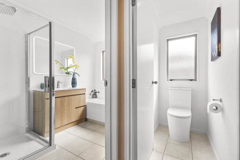 Photo of property in 31 Magic Way, Randwick Park, Auckland, 2105