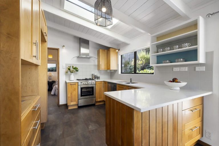 Photo of property in 27 Hastings Parade, Devonport, Auckland, 0624