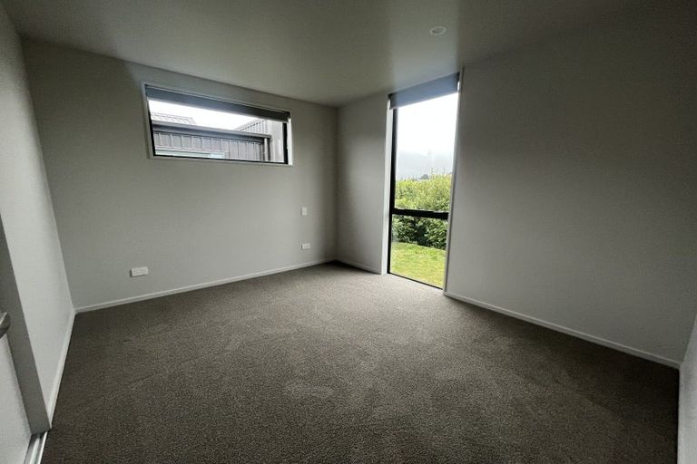 Photo of property in 28 Mount Creighton Crescent, Wanaka, 9305