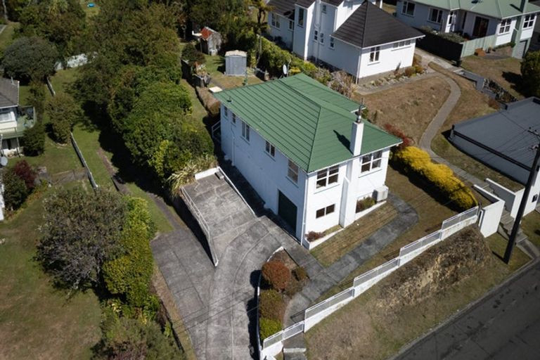 Photo of property in 27 Larsen Crescent, Tawa, Wellington, 5028