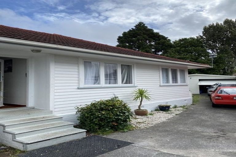 Photo of property in 51 Beach Road, Te Atatu Peninsula, Auckland, 0610