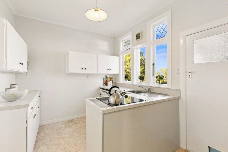 Photo of property in 79 Ranui Crescent, Khandallah, Wellington, 6035