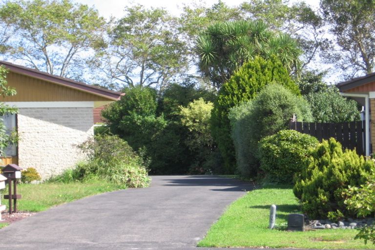 Photo of property in 2/13 Frank Evans Place, Henderson, Auckland, 0610