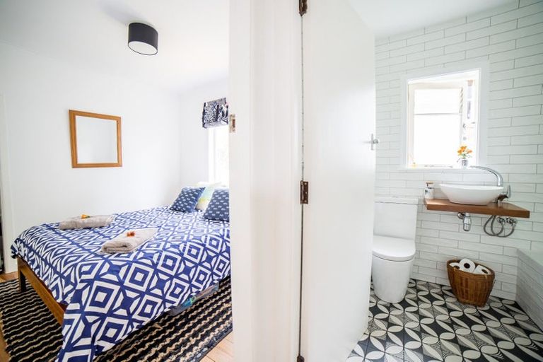 Photo of property in 34 Highland Avenue, Titirangi, Auckland, 0604