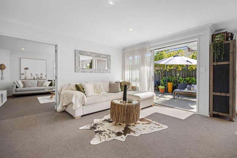 Photo of property in 33 Rainey Crescent, Papamoa Beach, Papamoa, 3118
