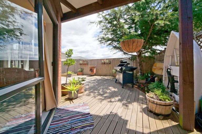 Photo of property in 37 Fields Parade, Oteha, Auckland, 0632