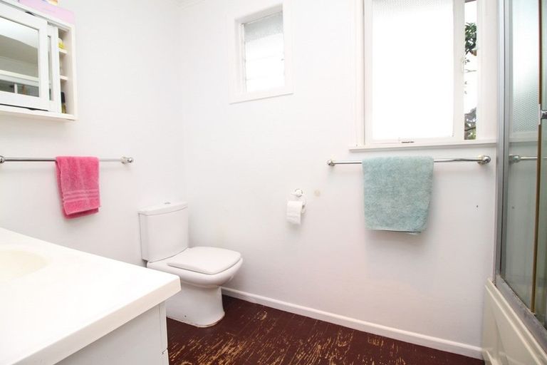 Photo of property in 12 Mountbatten Place, Papakura, 2110