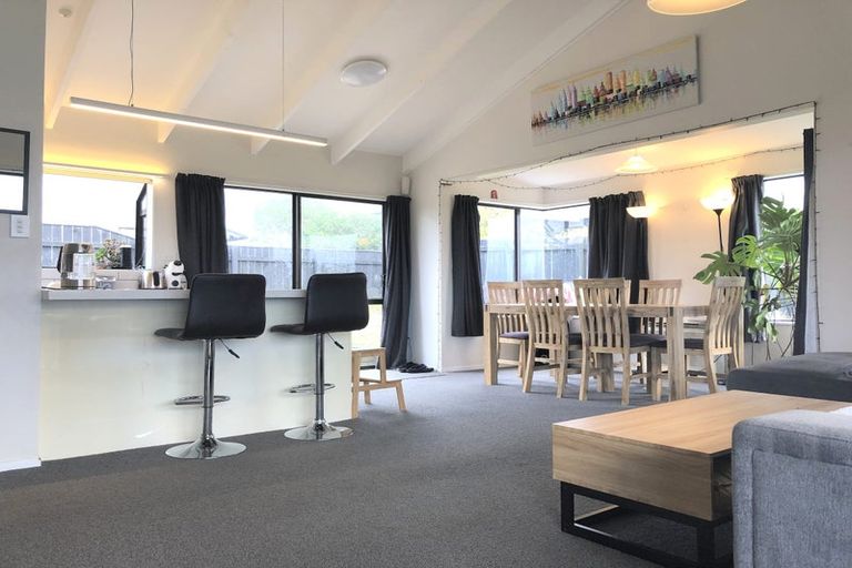 Photo of property in 17 Cobar Close, Maupuia, Wellington, 6022