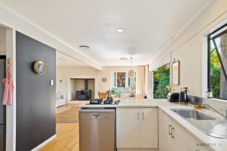 Photo of property in 282 Shaw Road, Titirangi, Auckland, 0604