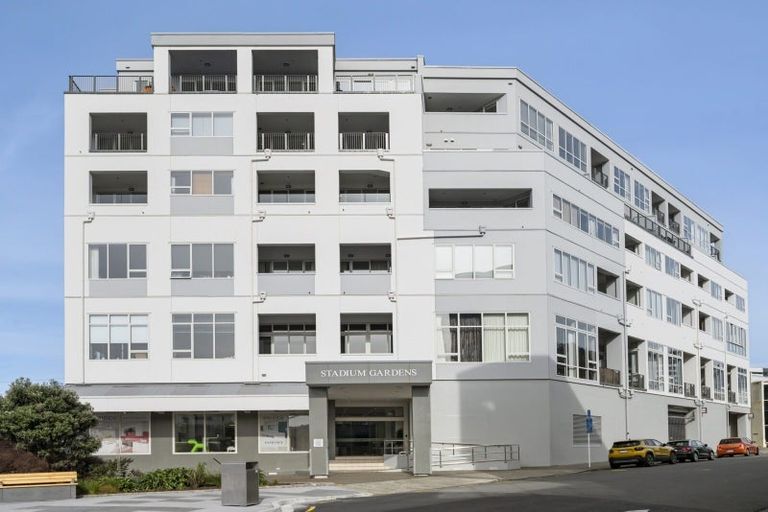 Photo of property in Stadium Garden Flats, 206/107 Thorndon Quay, Pipitea, Wellington, 6011