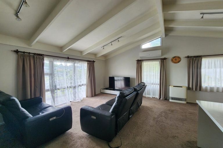 Photo of property in 6 Winstone Place, Highlands Park, New Plymouth, 4312