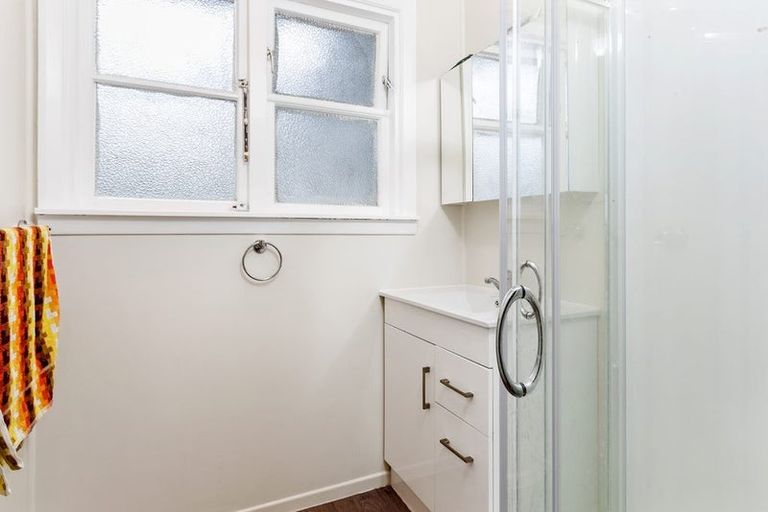 Photo of property in 11 Hollyford Avenue, Bryndwr, Christchurch, 8053
