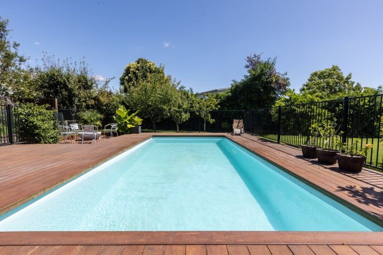 Photo of property in 32 Lucknow Road, Havelock North, 4130