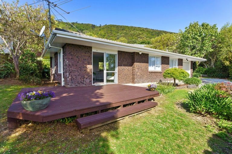 Photo of property in 61 Kakariki Grove, Waikanae, 5036