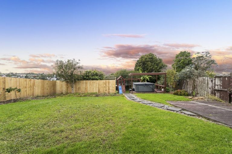 Photo of property in 92 Gallony Avenue, Massey, Auckland, 0614