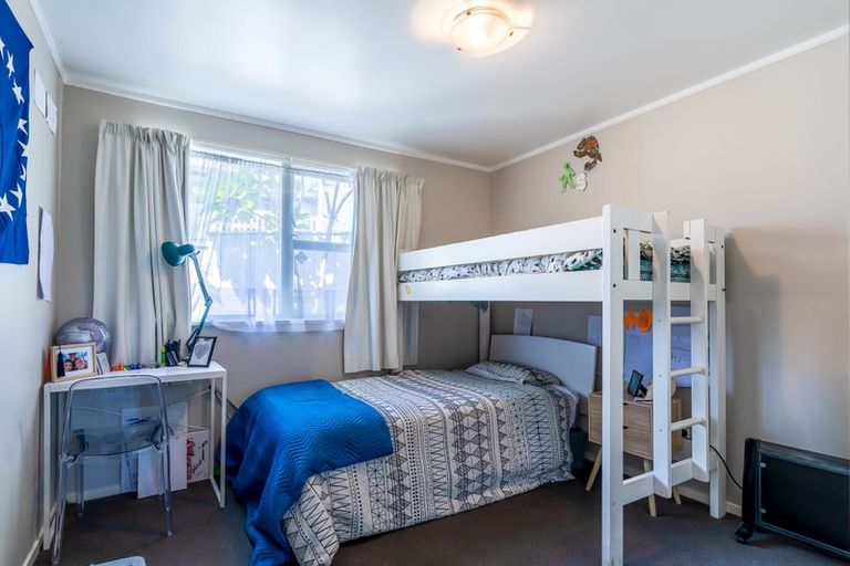 Photo of property in 21 South Lynn Road, Titirangi, Auckland, 0604