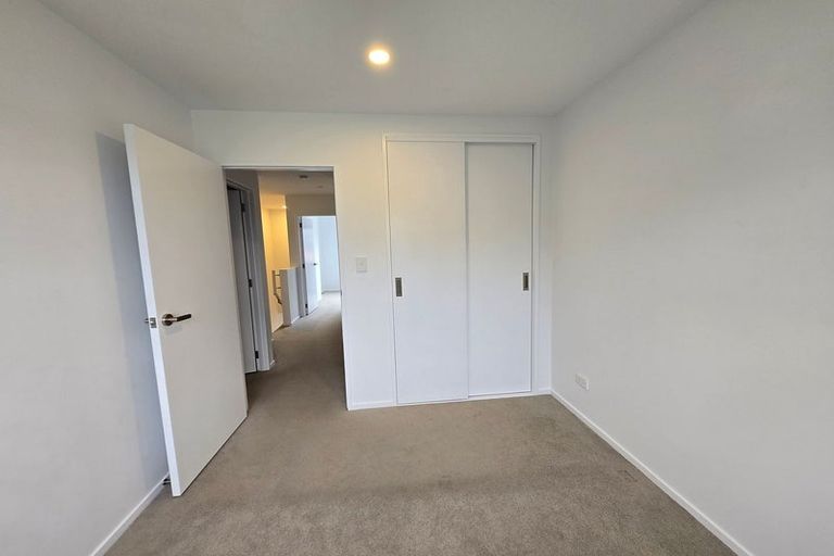 Photo of property in 5 Eileen Newey Place, Henderson, Auckland, 0612