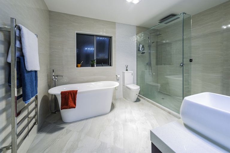 Photo of property in 28 Leburn Crescent, Flat Bush, Auckland, 2016
