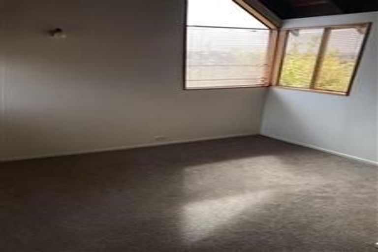 Photo of property in 9 Marina View Drive, West Harbour, Auckland, 0618