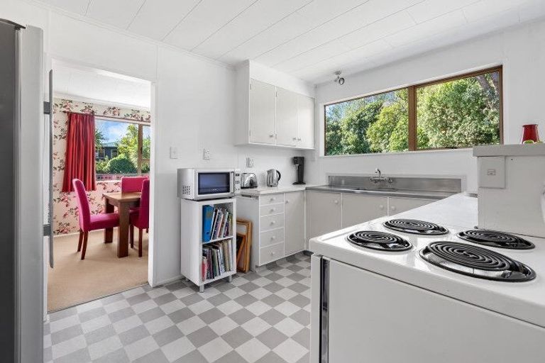 Photo of property in 2 Rokewa Way, Paparangi, Wellington, 6037