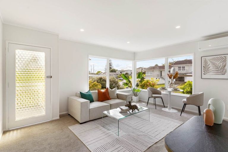 Photo of property in 2/3 Cheryl Place, Hillcrest, Auckland, 0627